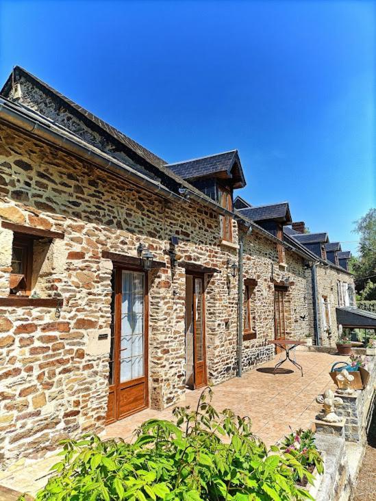 Le Moulin De Benneville Chambres D'Hotes, Petit Dejeuner Compris Cahagnes Dış mekan fotoğraf