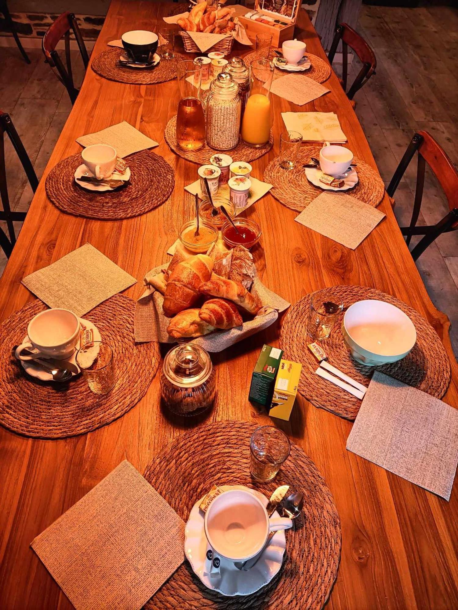 Le Moulin De Benneville Chambres D'Hotes, Petit Dejeuner Compris Cahagnes Dış mekan fotoğraf
